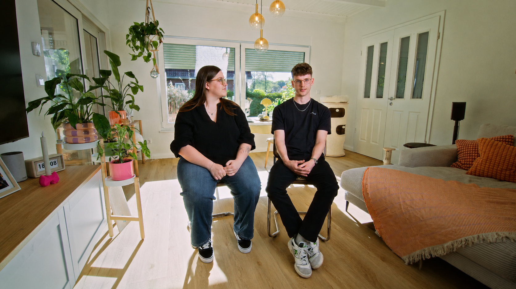 Homestory von Neele und Torben mit ihrem neuen MyVinyl-Boden in ihrem Wohnraum
